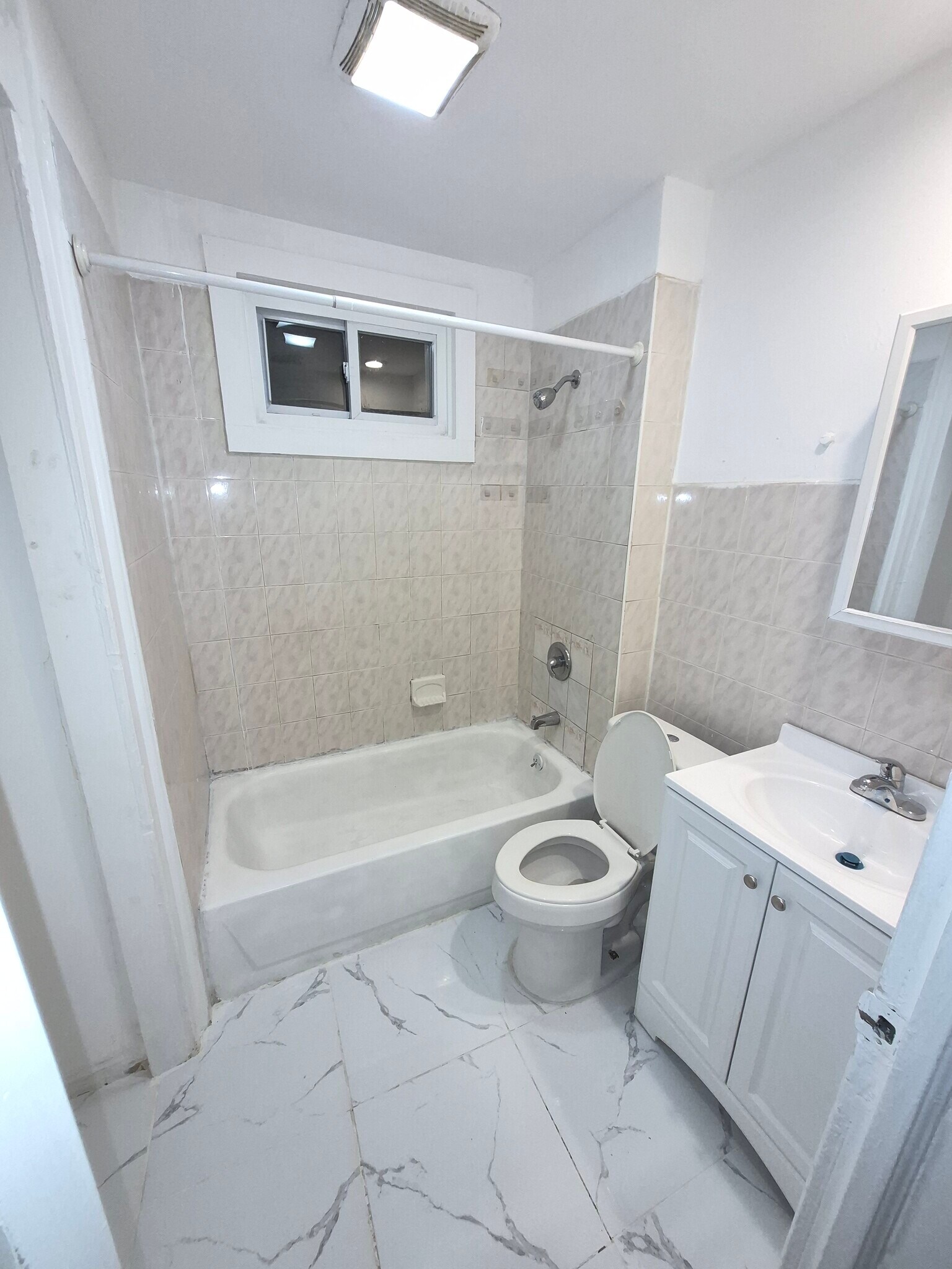 Building Photo - 51 Lincoln Pl