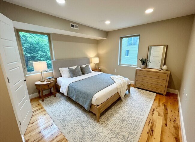 Building Photo - 443 Wiota St