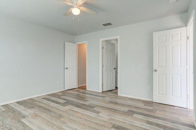 Building Photo - 1101 N Englewood Ave