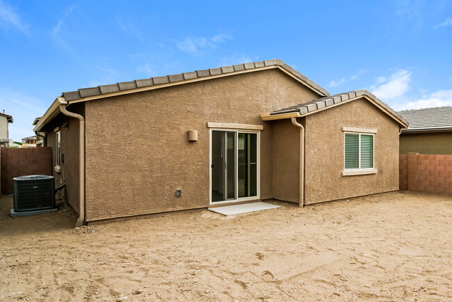 Building Photo - 12859 N Peony Dr