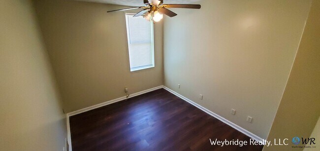 Building Photo - Liberty St W 4000