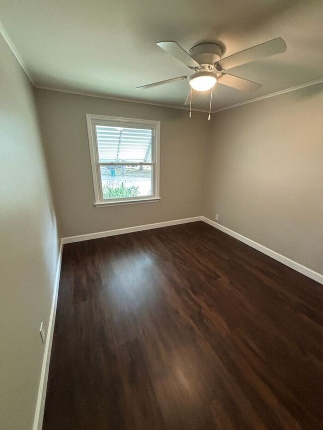 Building Photo - Charming 4-Bedroom Home in a Prime Locatio...