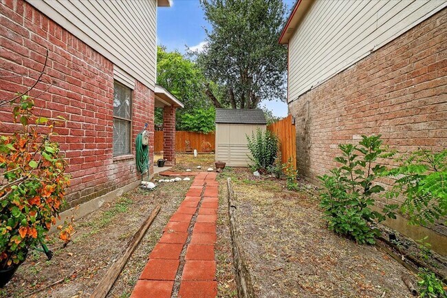 Building Photo - 4430 Cedar Pass Dr