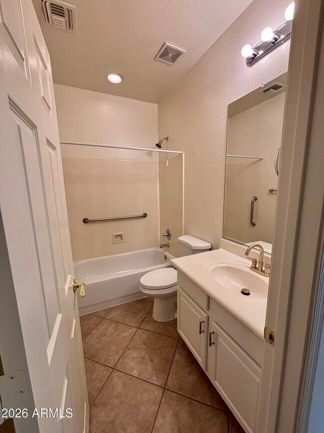 Building Photo - 5606 W St Anne Ave