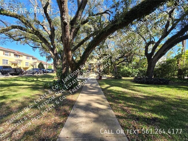 Building Photo - 738 NE 90th St