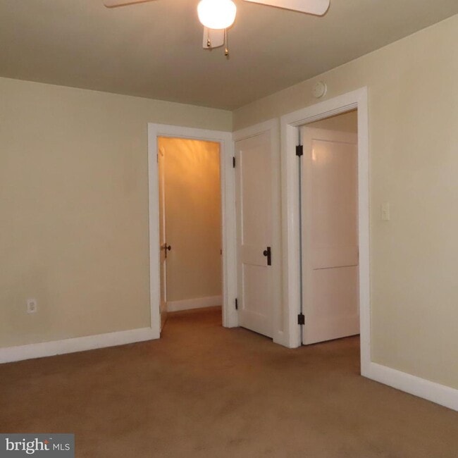 Building Photo - 302 S Coldbrook Ave