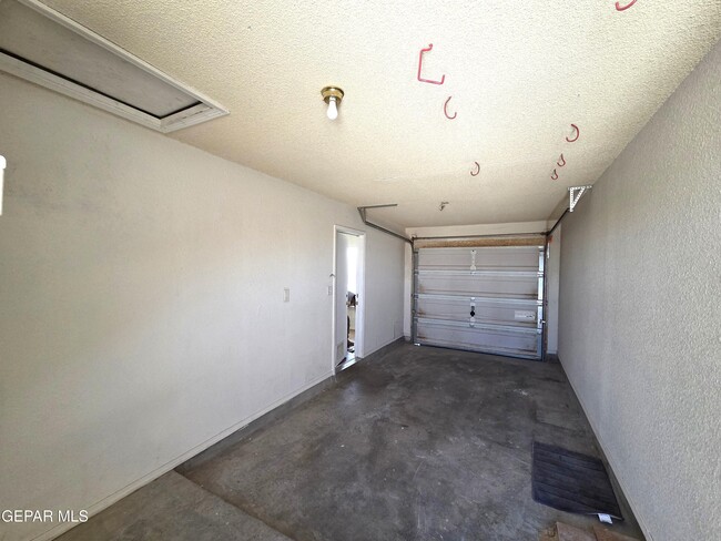 Building Photo - 2304 Tierra Serena Rd