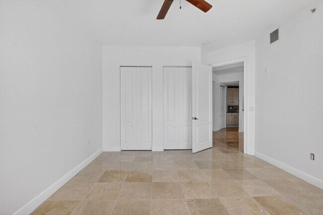 Building Photo - 616 SE 20th Ave