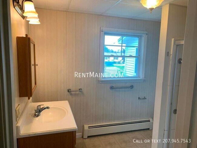 Building Photo - 35 Bosworth St