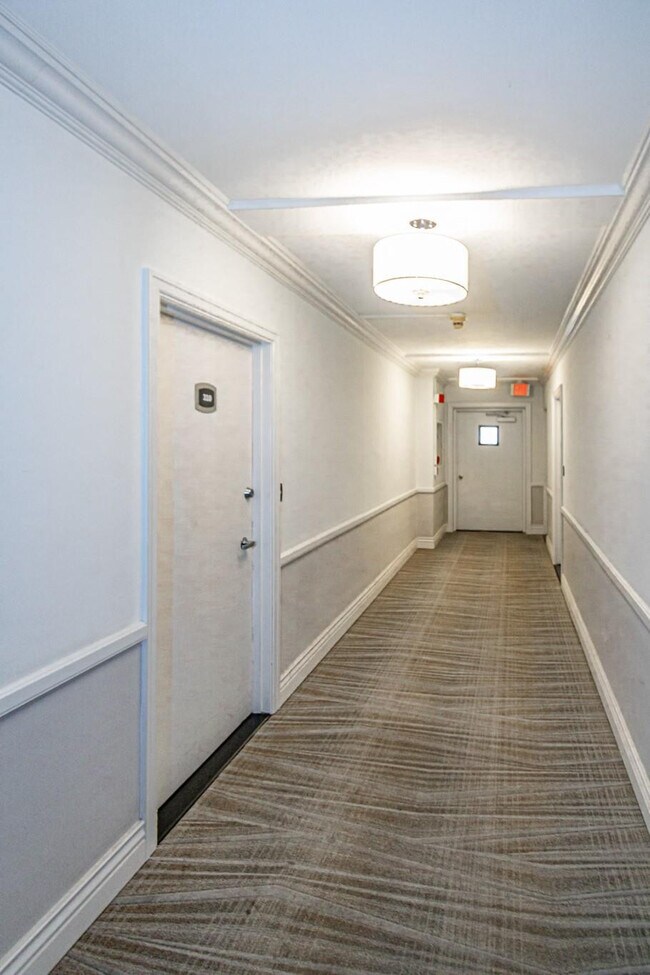 Building Photo - 3800 Galt Ocean Dr