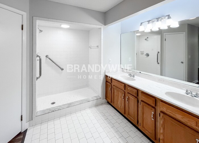 Building Photo - 14280 Falconhead Dr