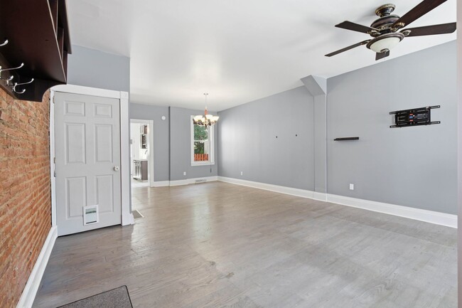 Building Photo - Beautiful 3BR 1.5 Townhouse in North East Lancaster City!