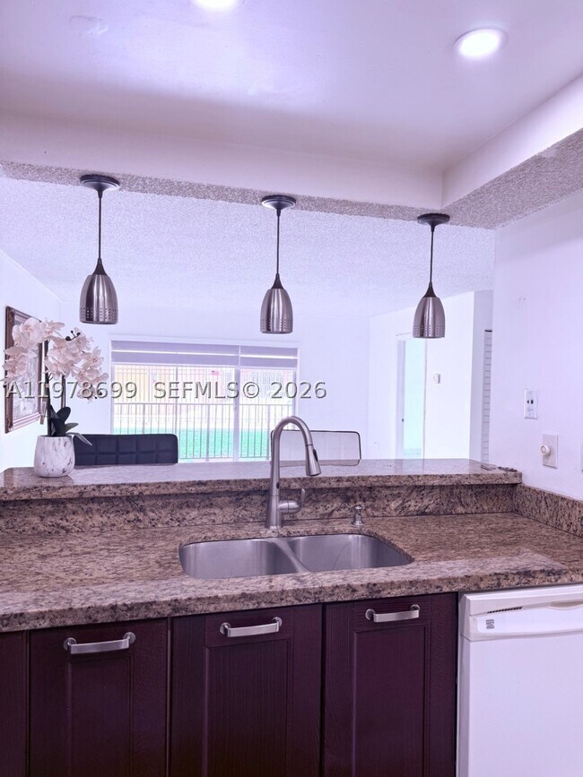 Building Photo - 15470 SW 82nd Ln