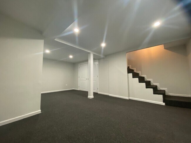 Building Photo - 270 Sunderland Rd