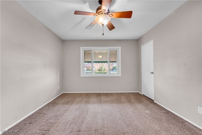 Building Photo - 726 Willow Dr