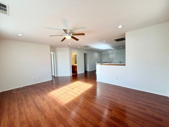 Building Photo - Spacious Oak Creek Cul-de-Sac Home with 5 Bedrooms & 3-Car Garage