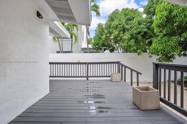 Building Photo - 177 NE 44th St