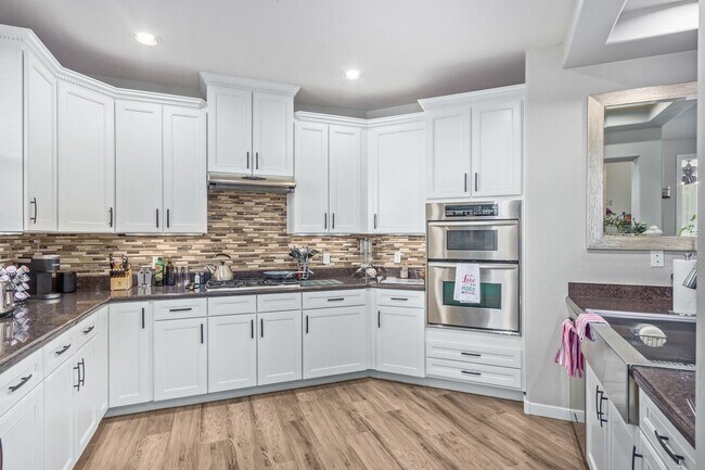 Building Photo - Beautiful Scottsdale townhome with perfect...