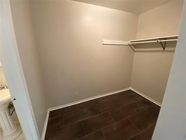 Building Photo - 710 Colquitt St