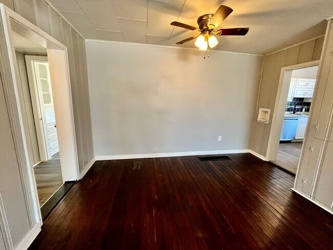 Building Photo - Spacious single family home in Independenc...