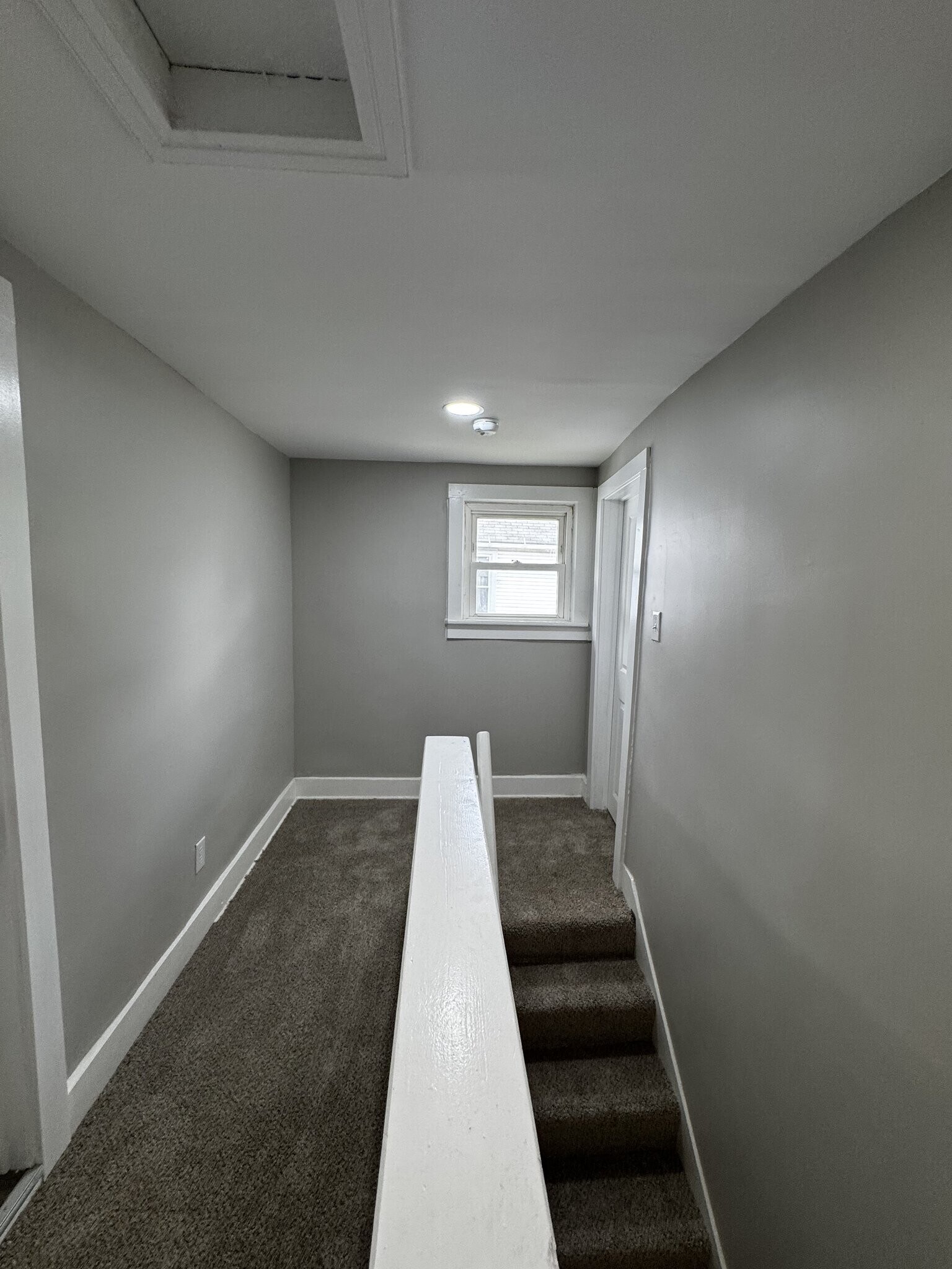 Building Photo - 409 N Elm St