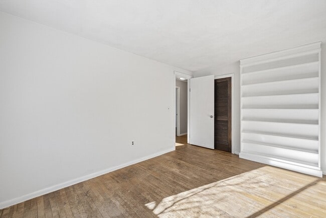 Building Photo - 43 Little John Dr