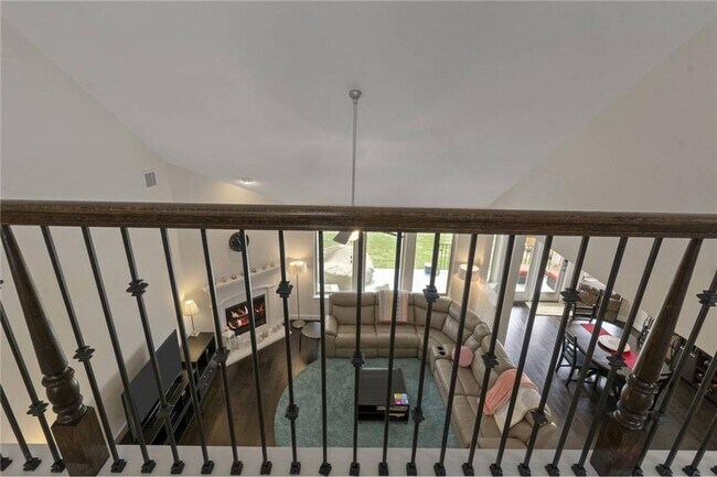 Building Photo - 15609 Cabrillo Way
