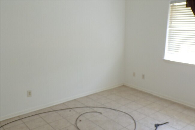 Building Photo - 16006 Hiram Clarke Rd