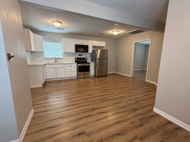 Building Photo - 1308 Genova St