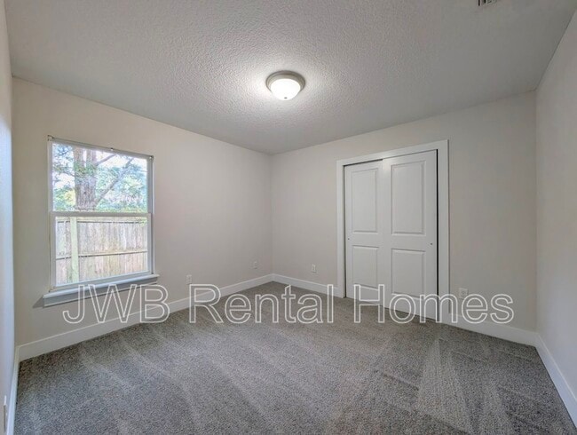 Building Photo - 10638 Akers Dr S