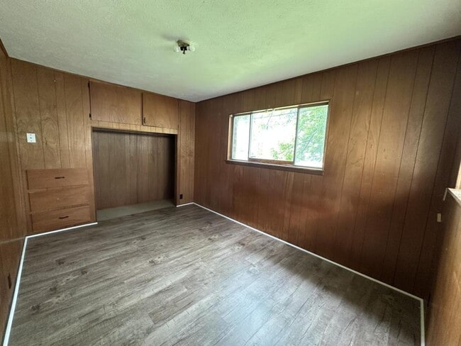 Building Photo - 507 S Connor Ave
