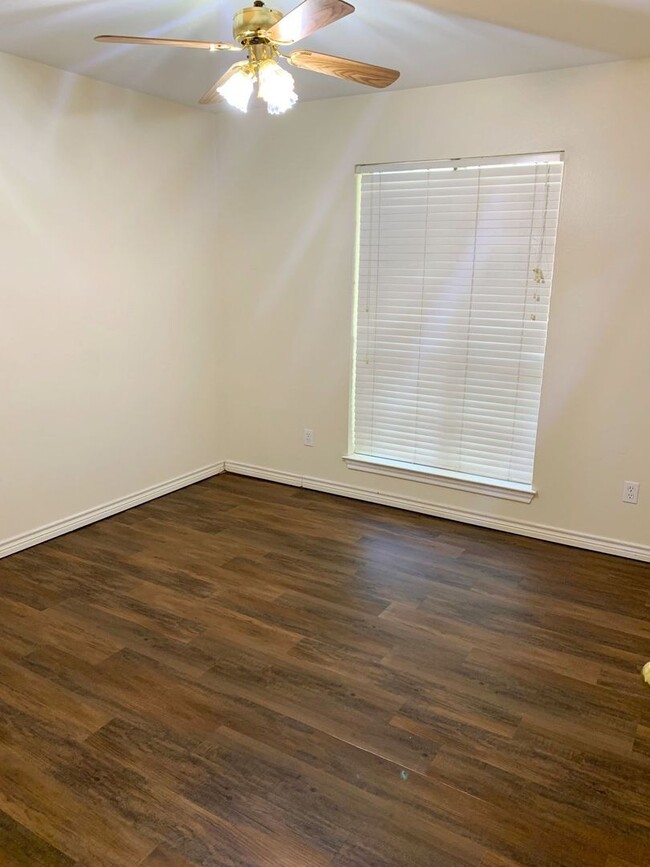 Building Photo - Beautiful 3 Bedroom, 2 Bath Home in Flint!