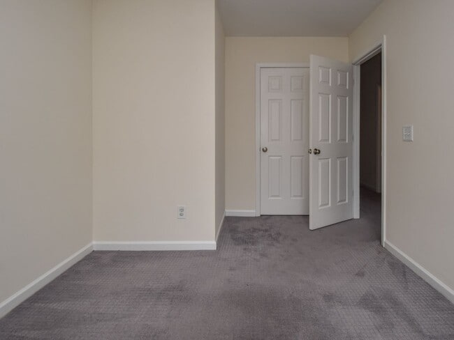 Building Photo - Charming 3-Bedroom Townhome in Prime Winst...