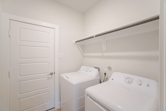 Building Photo - 10614 Whitejacket