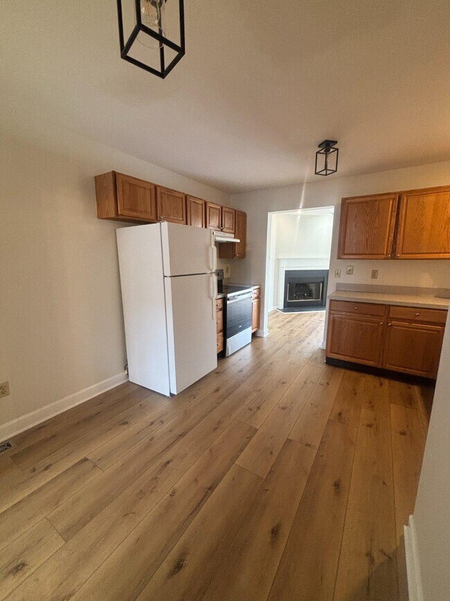 Building Photo - 4220 Elm Ct