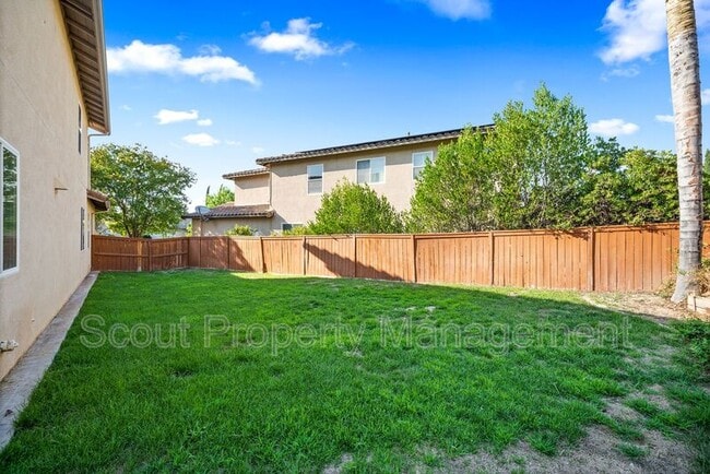 Building Photo - 44704 Mumm St