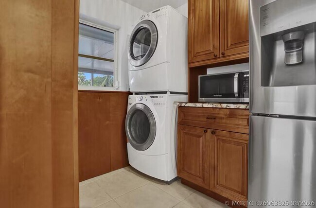Building Photo - 630 Curlew Rd