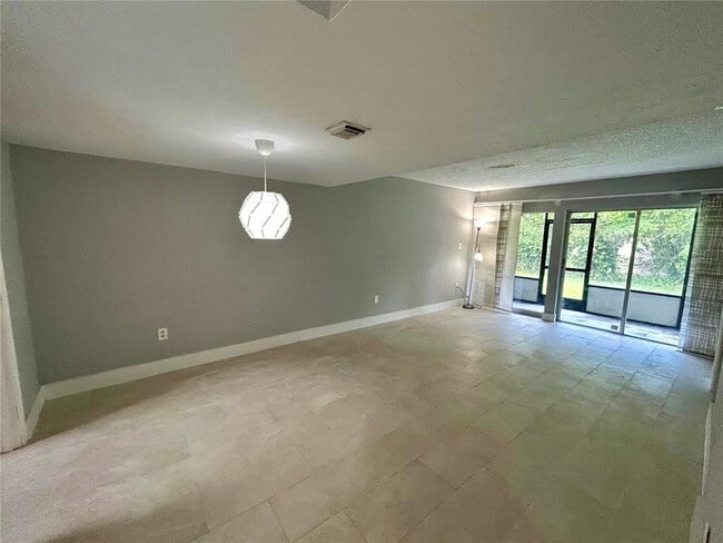 Building Photo - 8131 Lagos De Campo Blvd