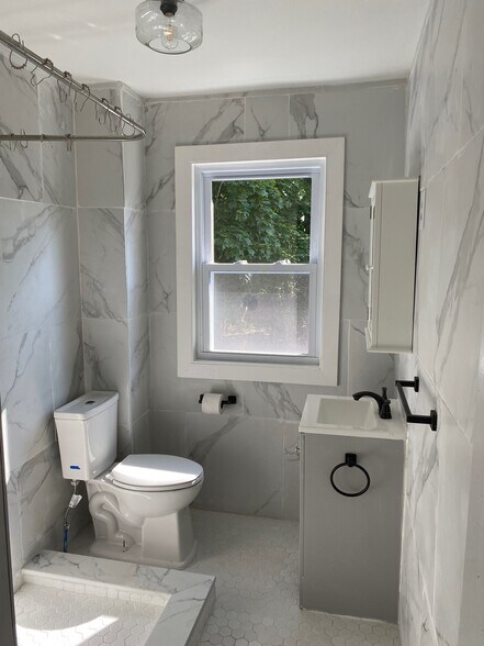 Building Photo - 343 Warburton Pl