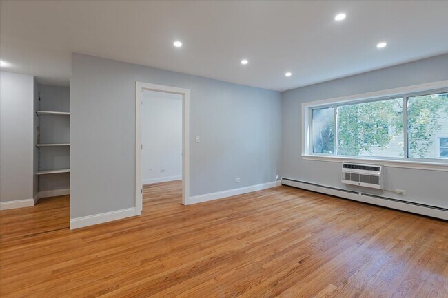 Building Photo - 1441 W Farwell Ave