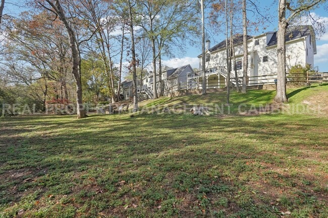 Building Photo - Living Large in Alpharetta