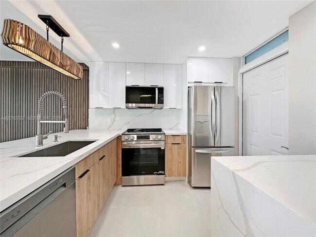 Building Photo - 1145 Normandy Dr