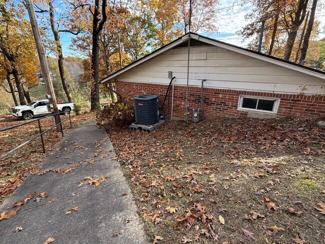 Building Photo - 1037 Stringtown Rd