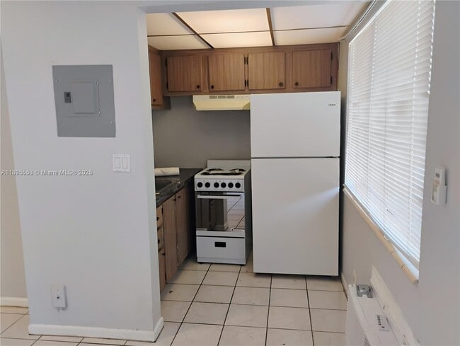 Building Photo - 2040 Funston St
