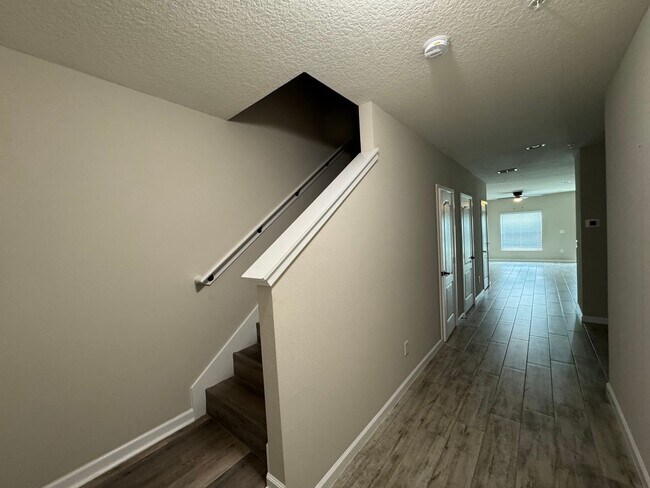 Building Photo - 3 BD/2.5 BA Home, Modern Elegance Meets Ev...