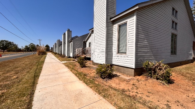 Building Photo - 1301-1315 W Olrich St