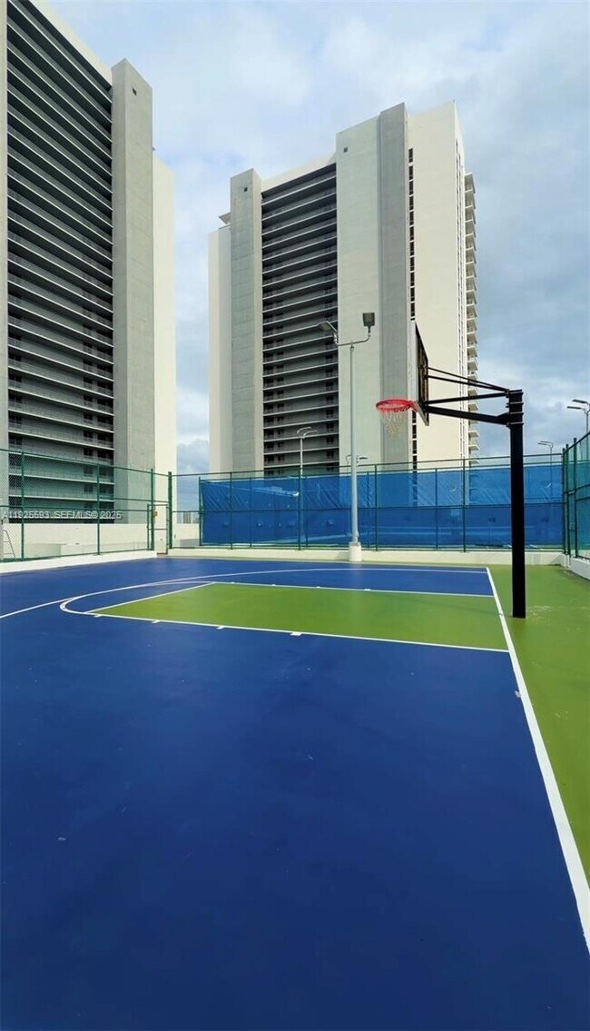 Building Photo - 16385 Biscayne Blvd