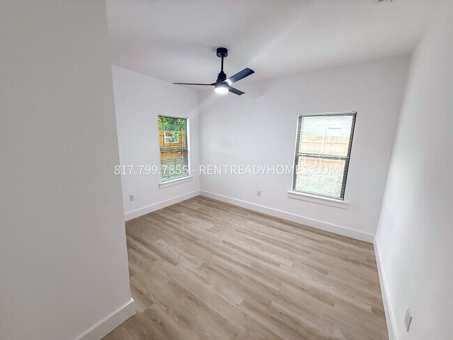 Building Photo - 1337 W Bewick St
