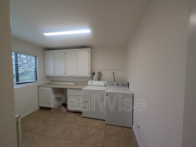 Building Photo - 539 Hatfield Dr