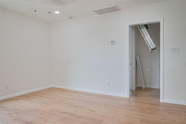 Building Photo - 407 Pine St